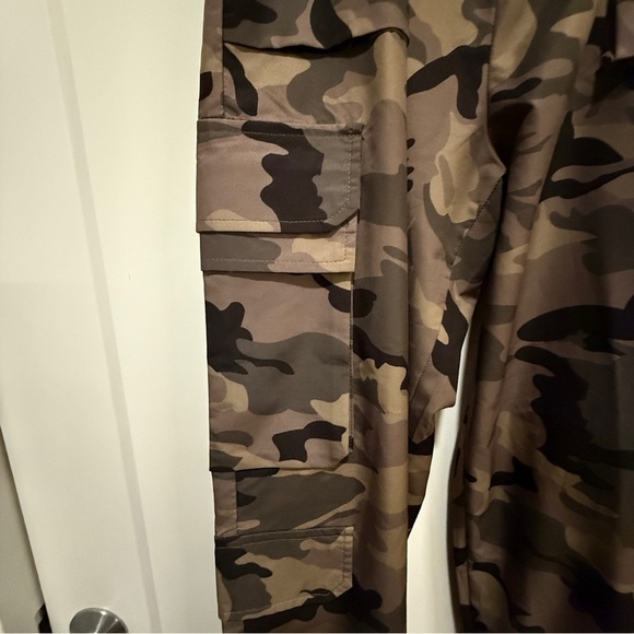 Women’s Camo Print Nylon Cargo Jogger Pants with Pockets - Picture 3 of 7